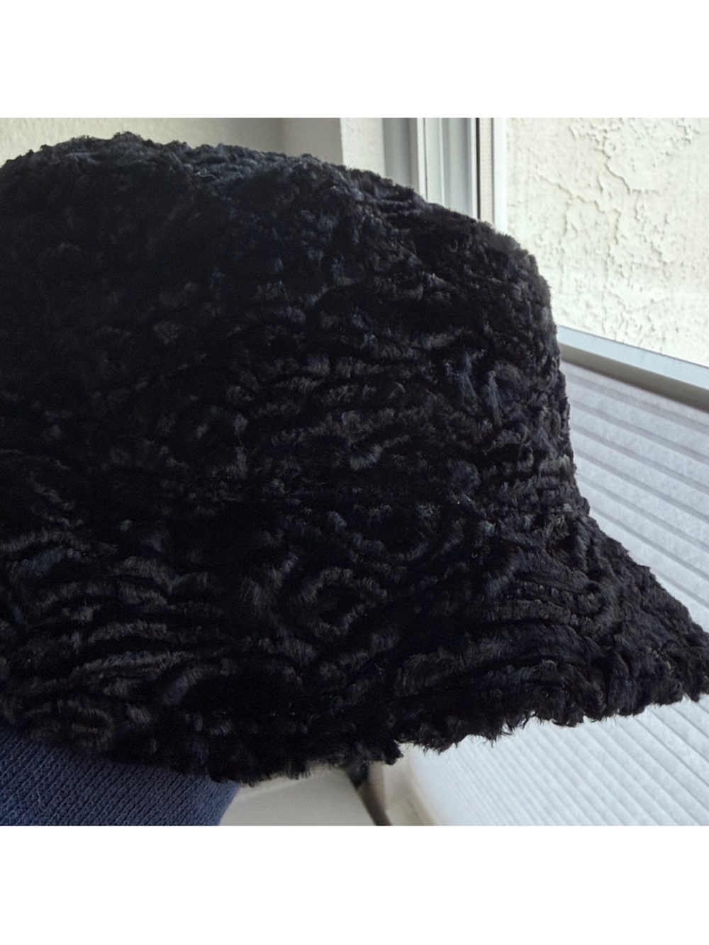 Chico’s Reversible Bucket Hat Face Motif Faux Curly Lamb Fur - Picture 4 of 6